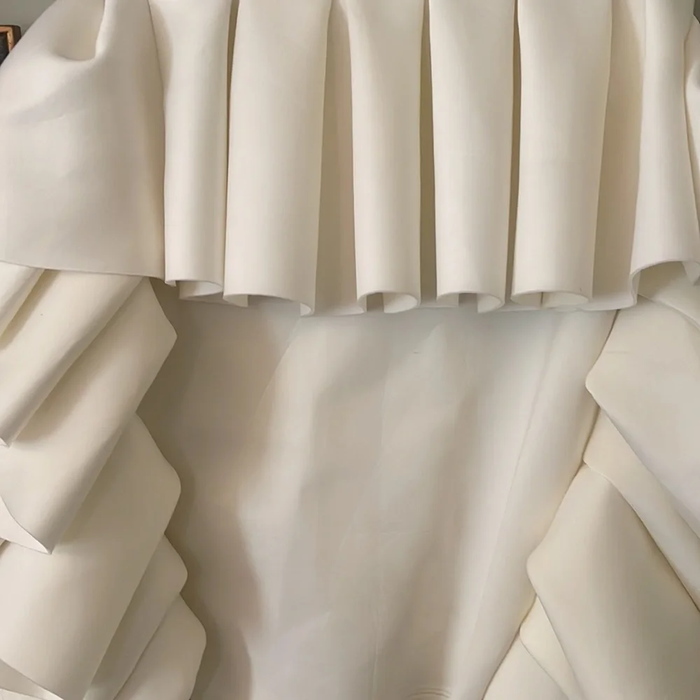 Akira 2018 White Ivory Puffy Art Peplum Ruffle Scuba Skirt Size Medium - Picture 3 of 6